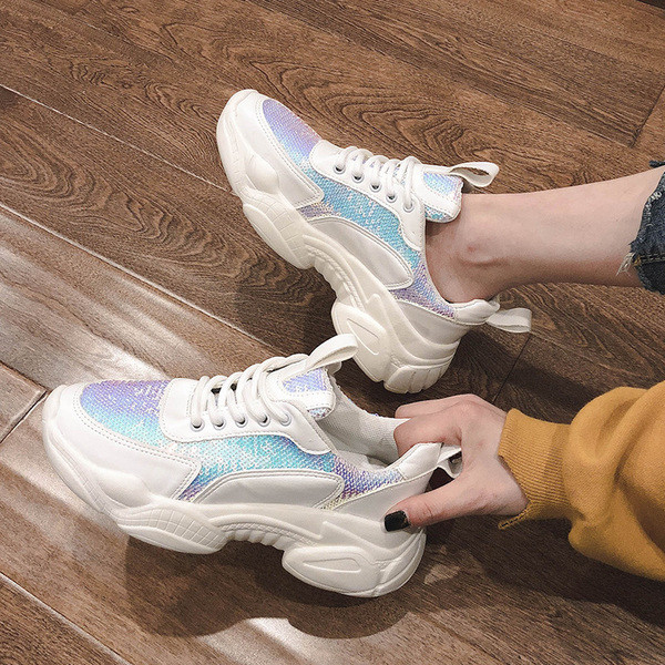 ÚJ Modell női tornacipő két színben - fehér és fekete