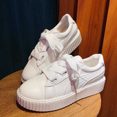 Modern női tornacipő lapos talppal, fehér színben