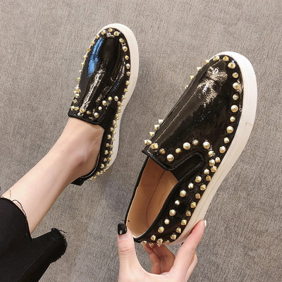 ΝΕΟ μοντέλο μοντέρνα γυναικεία μοκασίνεςμε διακοσμητικά τρουξ σε δύο χρώματα