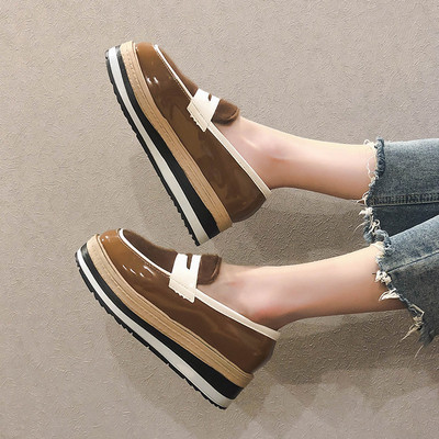 Stílusos női cipő magas talppal, három színben