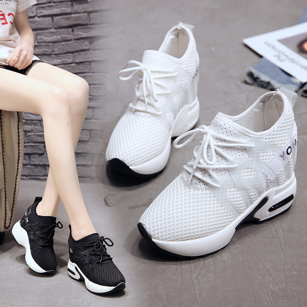 Μοντέρνα γυναικεία αθλητικά παπούτσια  σε δύο χρώματα