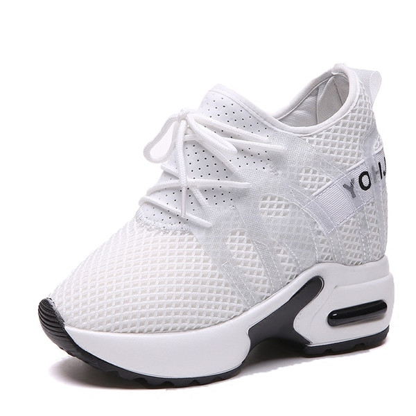 Μοντέρνα γυναικεία αθλητικά παπούτσια  σε δύο χρώματα