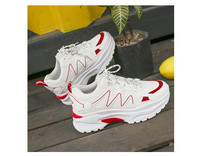 Alkalmi női tornacipő fehér színben, durva talppal