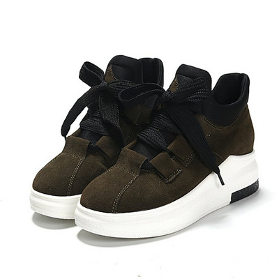 Stílusos női tornacipő két színben, öko velúrból