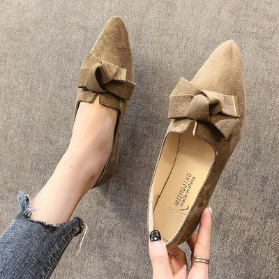 Modern női alkalmi cipő hegyes modell két színben