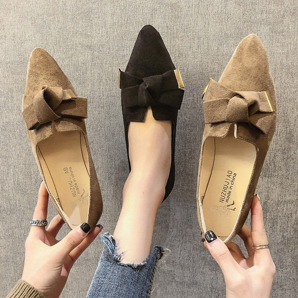 Modern női alkalmi cipő hegyes modell két színben