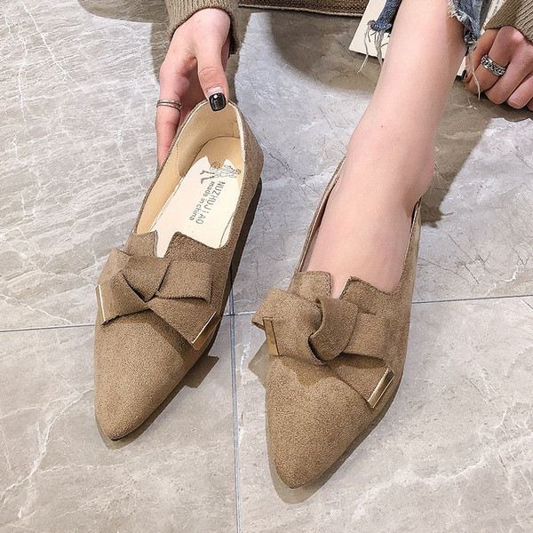 Modern női alkalmi cipő hegyes modell két színben