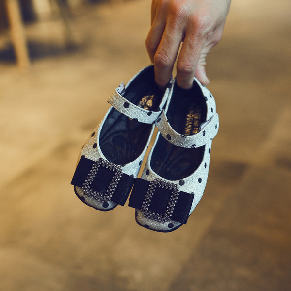 Tavaszi gyerekcipő lányoknak két színben