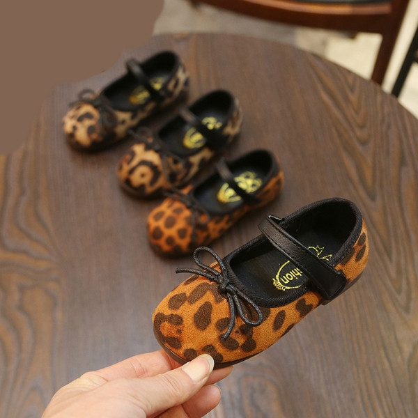 Ежедневни детски обувки за момичета с леопардов десен и панделка