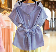 Modern női csíkos ing rövid ujjal és övvel