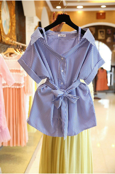 Modern női csíkos ing rövid ujjal és övvel