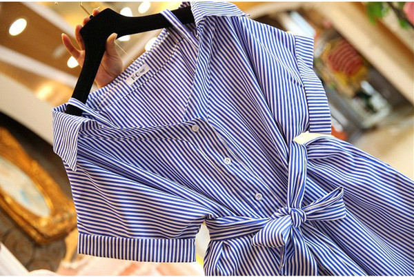 Modern női csíkos ing rövid ujjal és övvel