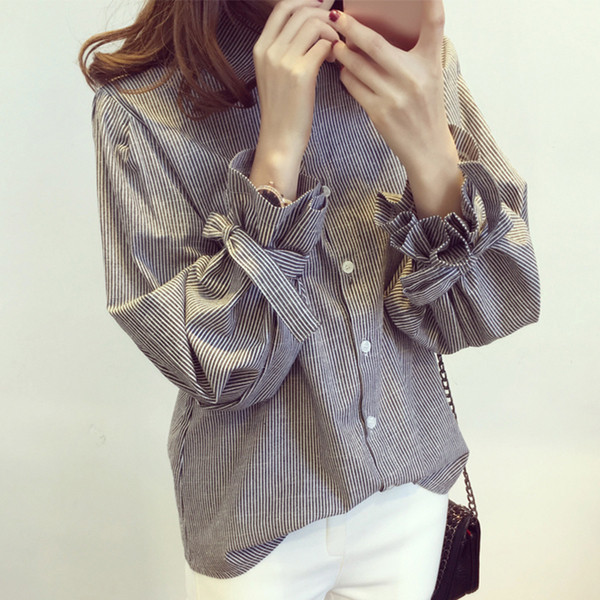 Stílusos női csíkos ing ujjkötővel
