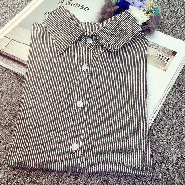 Stílusos női csíkos ing ujjkötővel