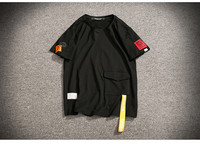 Alkalmi férfi póló zsebbel és emblémával fehér és fekete színben