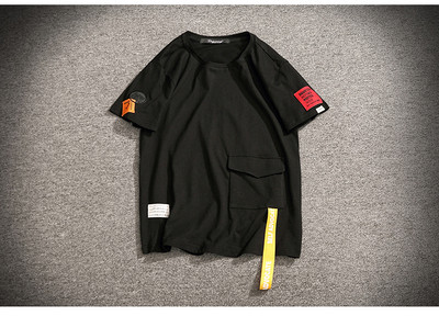 Alkalmi férfi póló zsebbel és emblémával fehér és fekete színben