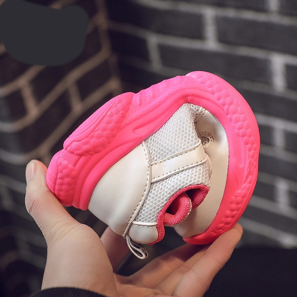 Modern gyerek tornacipő lányoknak három színben matricával és nyakkendővel