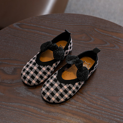 Gyerekcipő lányoknak rózsaszín és fekete színben, szalaggal