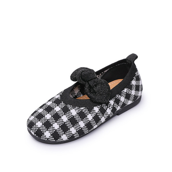 Gyerekcipő lányoknak rózsaszín és fekete színben, szalaggal