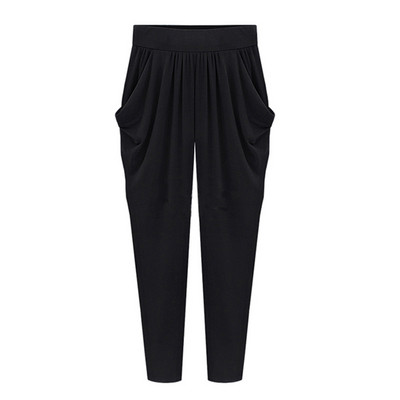 Modern női nadrág fekete színben, zsebekkel