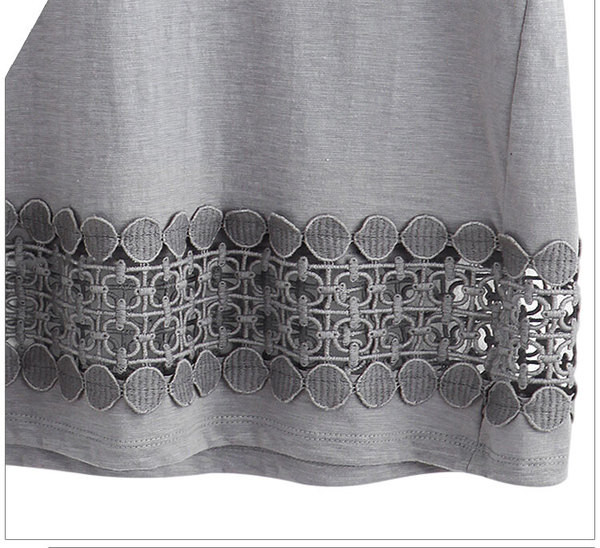 Modern női blúz, fehér és szürke csipkével