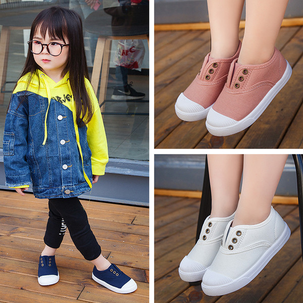 Lányoknak és fiúknak is megfelelő alkalmi gyerekcipő többféle színben