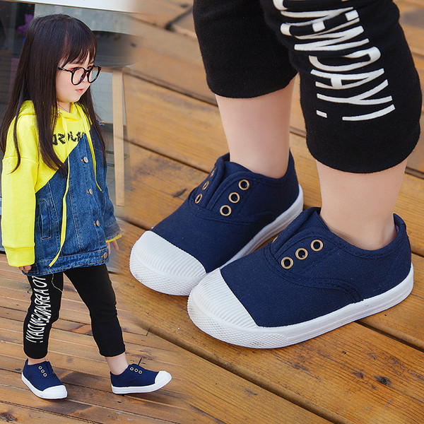 Lányoknak és fiúknak is megfelelő alkalmi gyerekcipő többféle színben