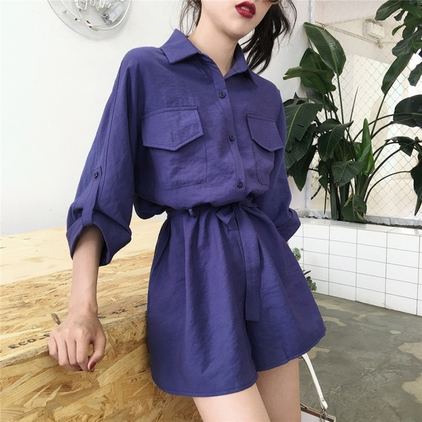 Stílusos női overall fehér és kék övvel