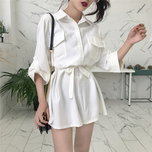 Stílusos női overall fehér és kék övvel