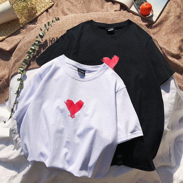 Férfi póló széles modell rátéttel fehér és fekete színben