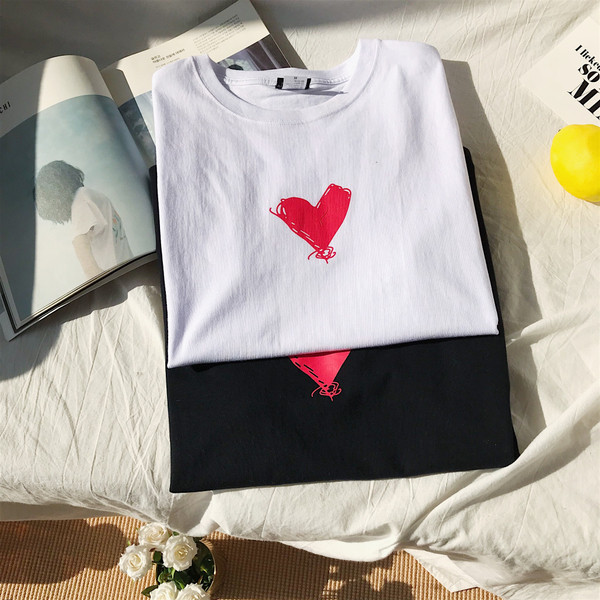 Férfi póló széles modell rátéttel fehér és fekete színben