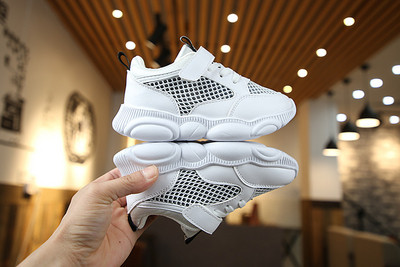 Modern gyerek tornacipő lányoknak és fiúknak három színben