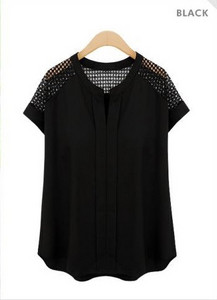 Modern női blúz fehér és fekete hálóval