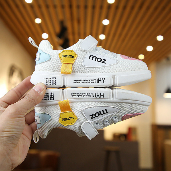 Új légáteresztő gyerekcipő lányoknak fehér és rózsaszín színben