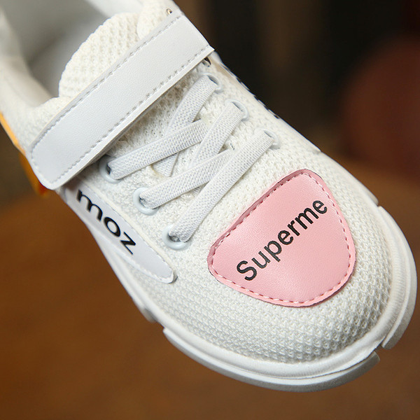 Új légáteresztő gyerekcipő lányoknak fehér és rózsaszín színben