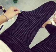 Modern női csíkos nadrág fekete színben