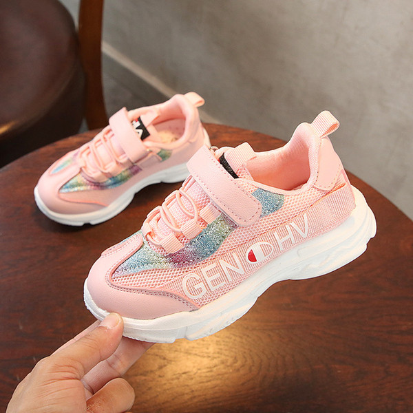 Gyermek tornacipő fiúknak és lányoknak fekete, rózsaszín és fehér színben felirattal