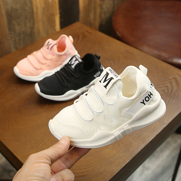 Gyermek sportcipő három színben felirattal, alkalmas fiúknak és lányoknak