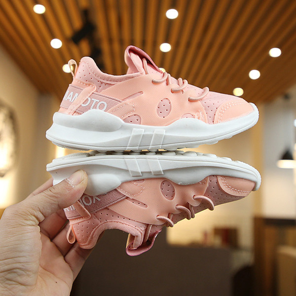 Gyermek sportcipő három színben felirattal, alkalmas fiúknak és lányoknak