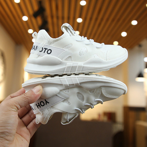 Gyermek sportcipő három színben felirattal, alkalmas fiúknak és lányoknak