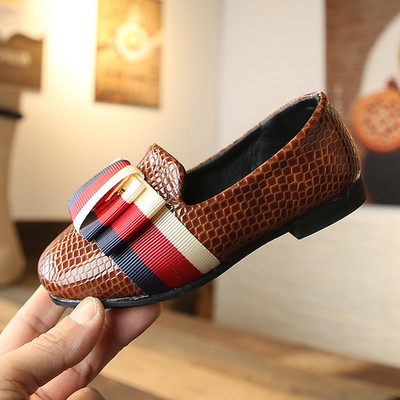 Lányoknak való szabadidős gyerekcipő három színben, szalaggal