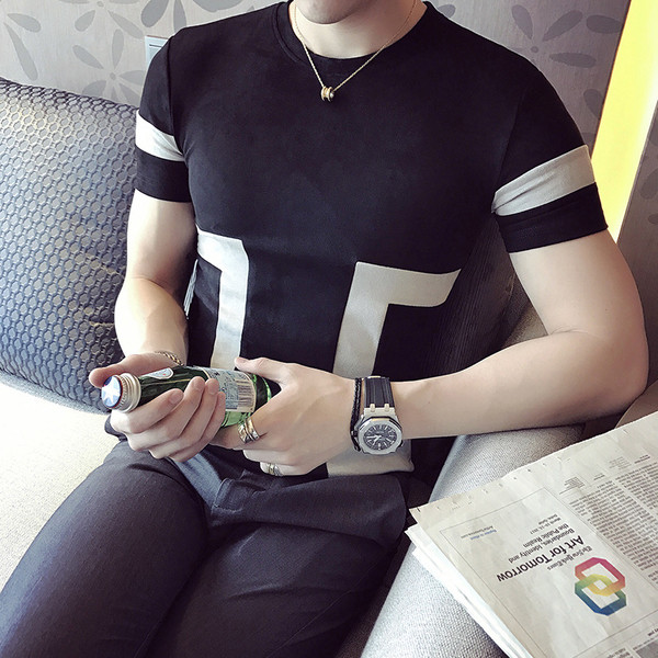 Modern, rövid ujjú férfi póló fekete-fehér színben