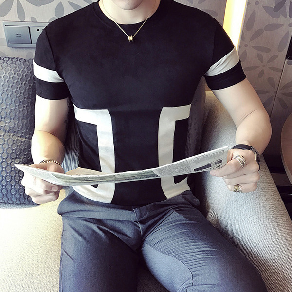 Modern, rövid ujjú férfi póló fekete-fehér színben