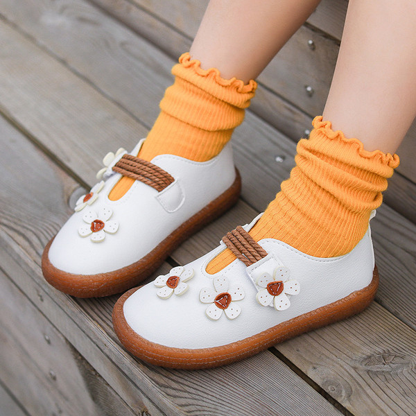 Gyermek tavaszi cipő lányoknak fehér és rózsaszín színben