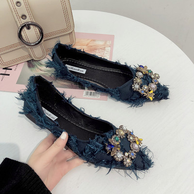 Stílusos női alkalmi cipő fém díszítéssel, két színben