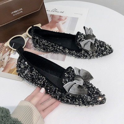 Stílusos női hegyes cipő díszítő kövekkel, két színben