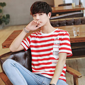 Ανδρική μπλούζα με κοντό μανίκι και τετράχρωμες επιγραφές