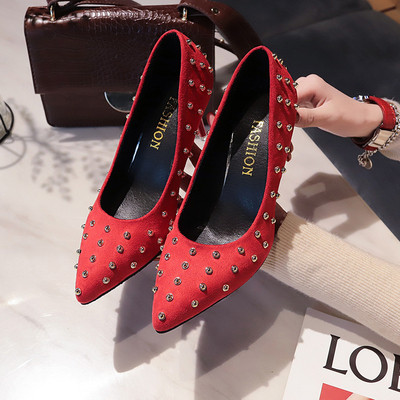 Női magas sarkú cipő fém díszítéssel három színben