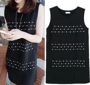 Modern női ruha fűzőlyukakkal, fekete színben