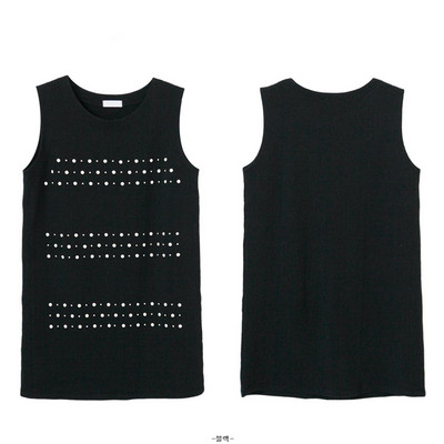 Modern női ruha fűzőlyukakkal, fekete színben